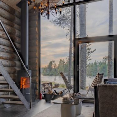Arctic Retreat log cabin beside the Råne River in Swedish Lapland